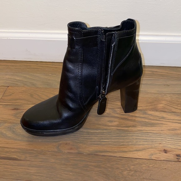 Tod’s Black heeled ankle boots - Picture 4 of 8